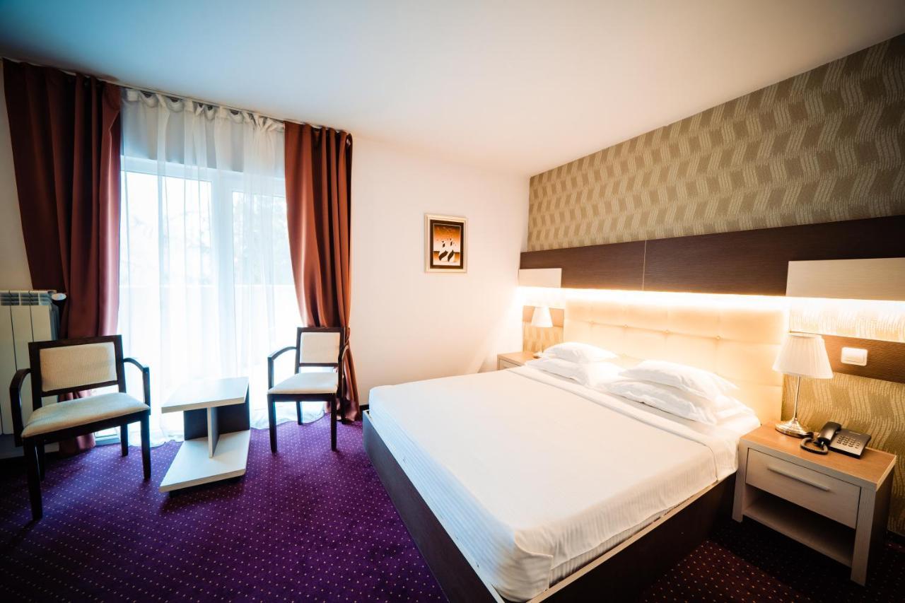 Double Room,1611099741:JPEG